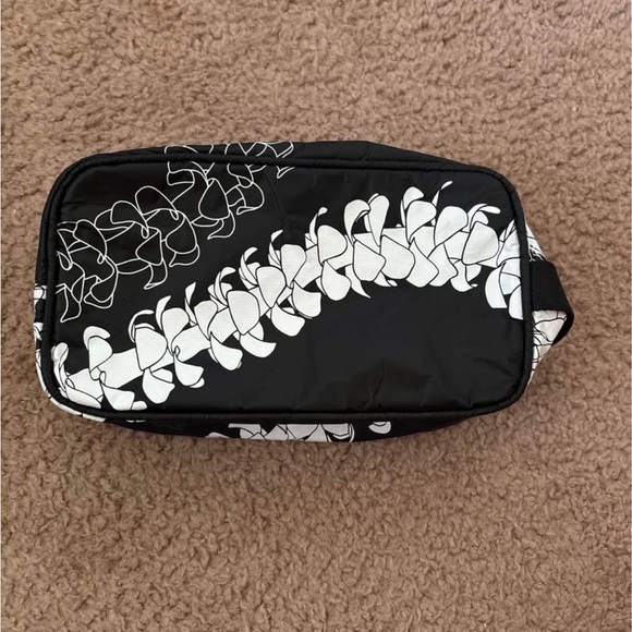 ALOHA Collection Dopp Kit - Picture 2 of 4